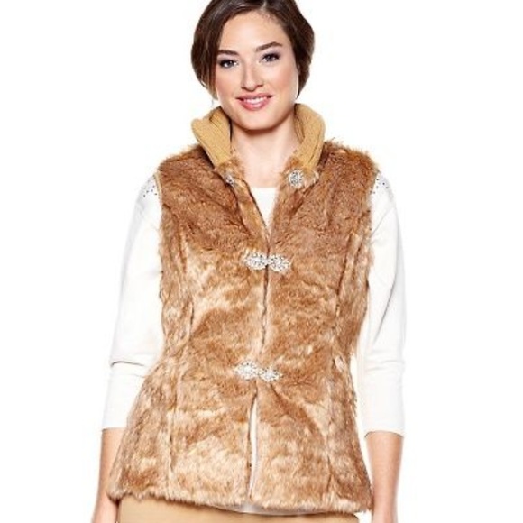 Badgley Mischka Jackets & Blazers - Badgley Mischka Faux Fur Vest w/Jewel Clasps 1X